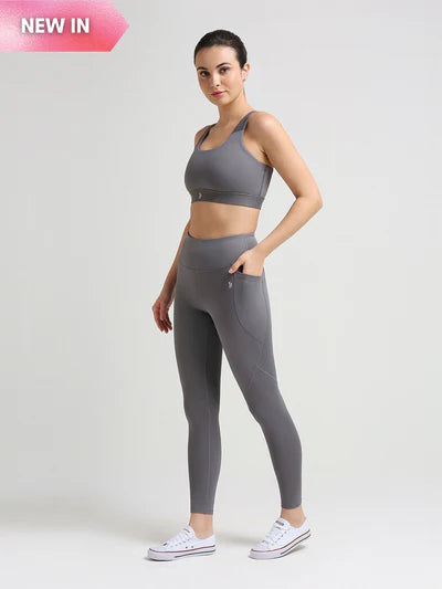 Confidently take on your next workout in this bold and supportive plus-size seamless workout set