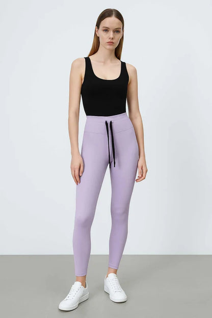 Confidently take on your next workout in this bold and supportive plus-size seamless workout set