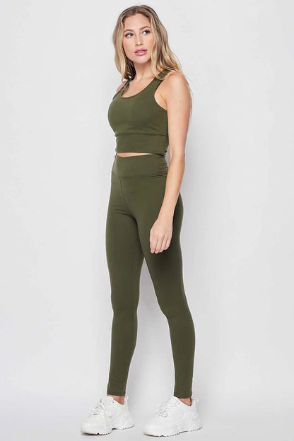 Confidently take on your next workout in this bold and supportive plus-size seamless workout set