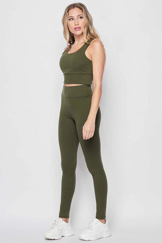 Confidently take on your next workout in this bold and supportive plus-size seamless workout set