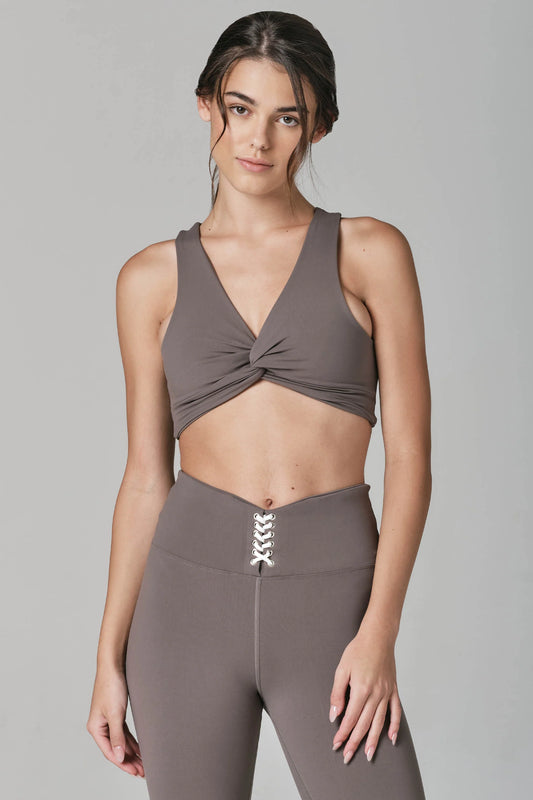 Confidently take on your next workout in this bold and supportive plus-size seamless workout set