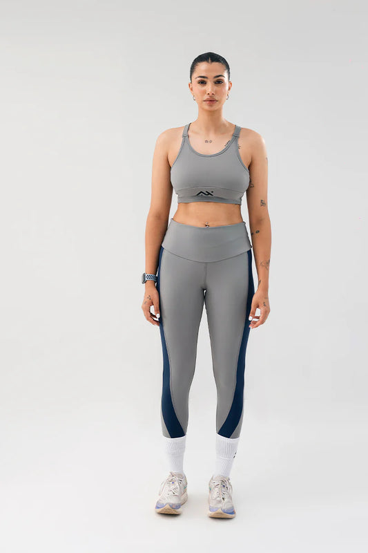 Confidently take on your next workout in this bold and supportive plus-size seamless workout set