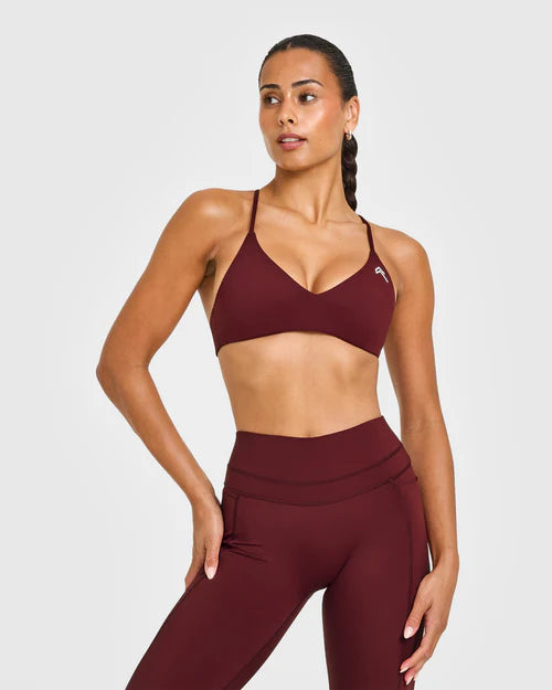 Confidently take on your next workout in this bold and supportive plus-size seamless workout set