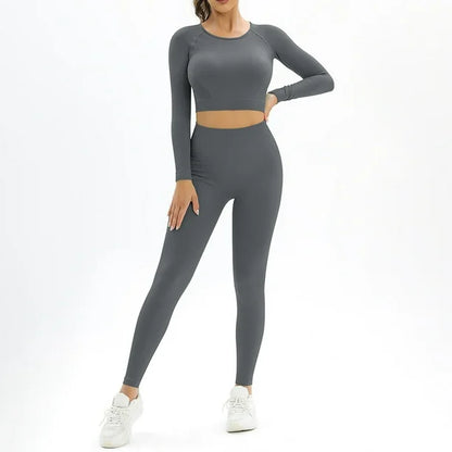Confidently take on your next workout in this bold and supportive plus-size seamless workout set