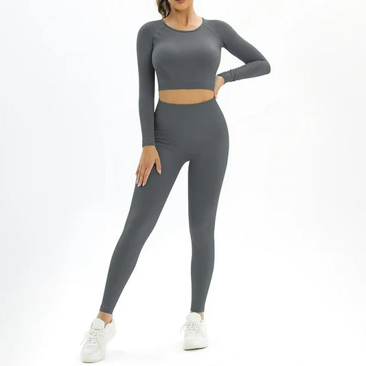 Confidently take on your next workout in this bold and supportive plus-size seamless workout set