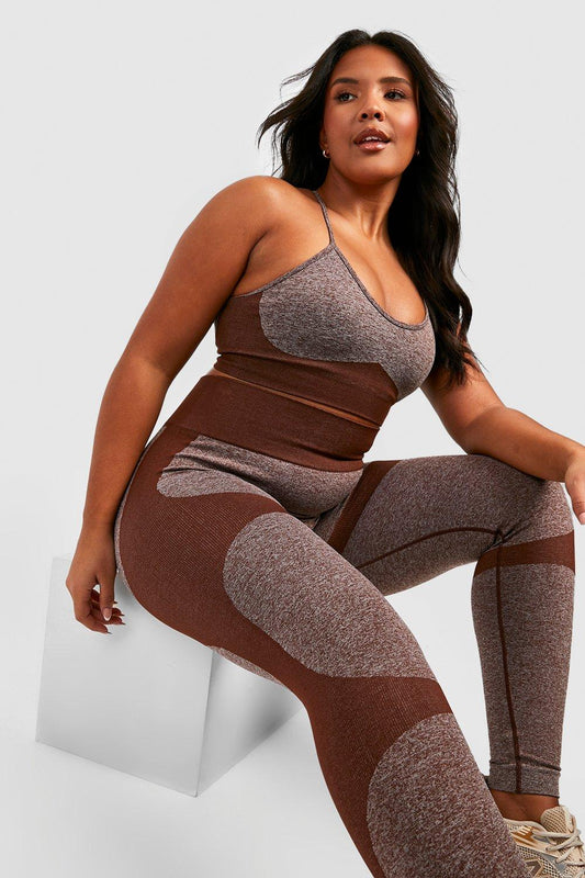 Confidently take on your next workout in this bold and supportive plus-size seamless workout set