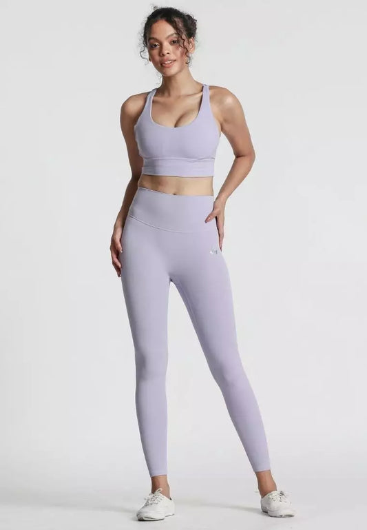 Confidently take on your next workout in this bold and supportive plus-size seamless workout set